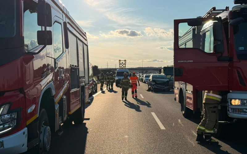 5/5 Zderzenie dwóch Volkswagenów i Citroena na 87 km S3