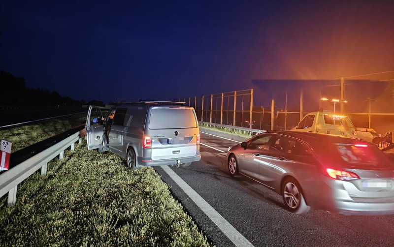 4/4  Wypadek na S3. Zderzenie dwóch Volkswagenów i Dodga na 93 km