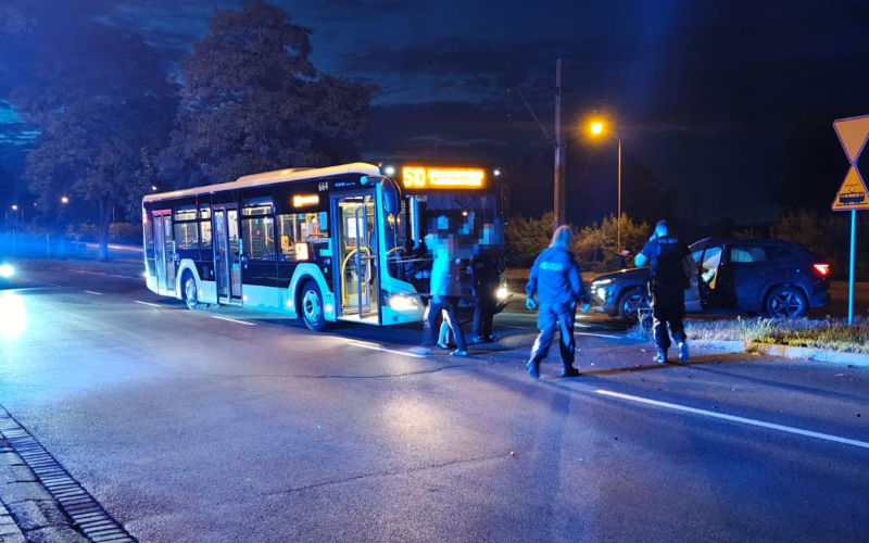 1/4 Zderzenie Hyundaia i autobusu MZK na Al. 11 Listopada