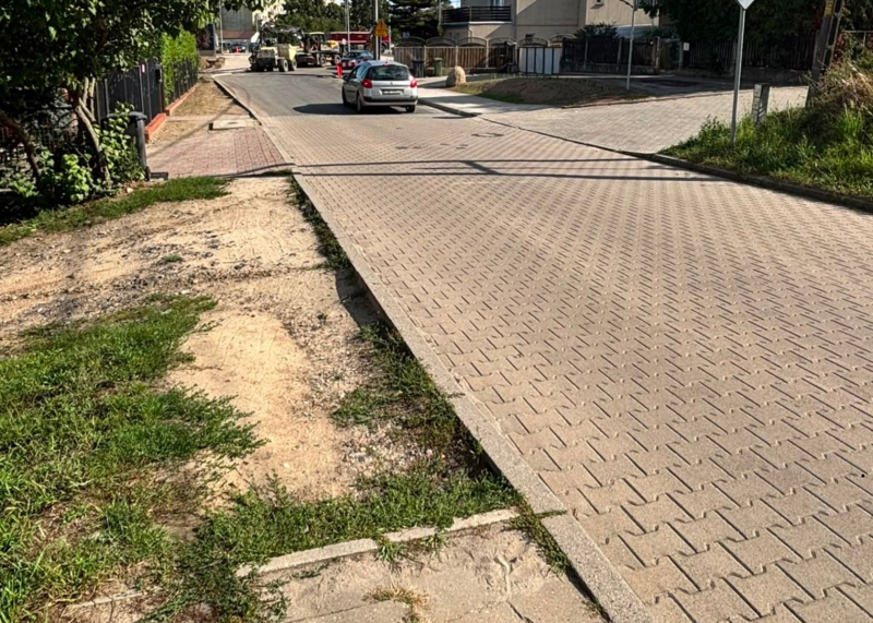 1/6 Brakujący odcinek chodnika i pasów na Owocowej