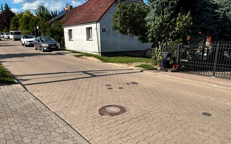 4/6 Brakujący odcinek chodnika i pasów na Owocowej