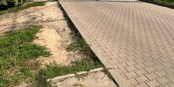 Brakujący odcinek chodnika i pasów na Owocowej