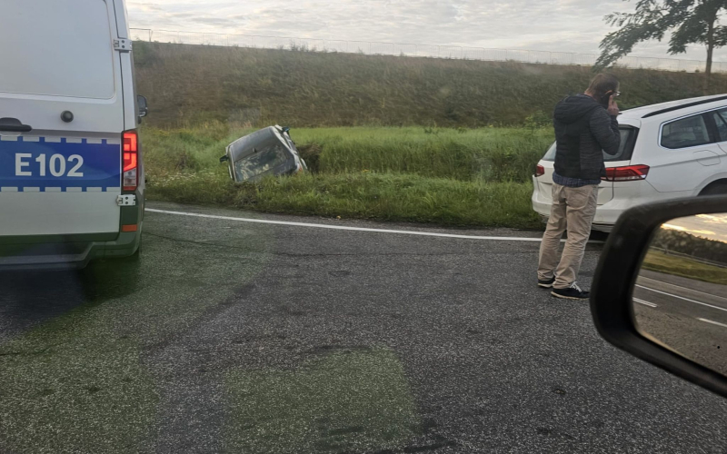 2/4 Zderzenie Volkswagena i BMW na starej trójce