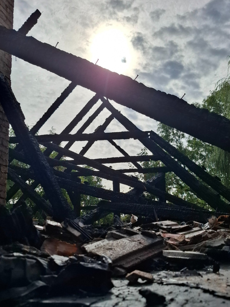 4/10 Rodzina z Roszkowic straciła dach nad głową