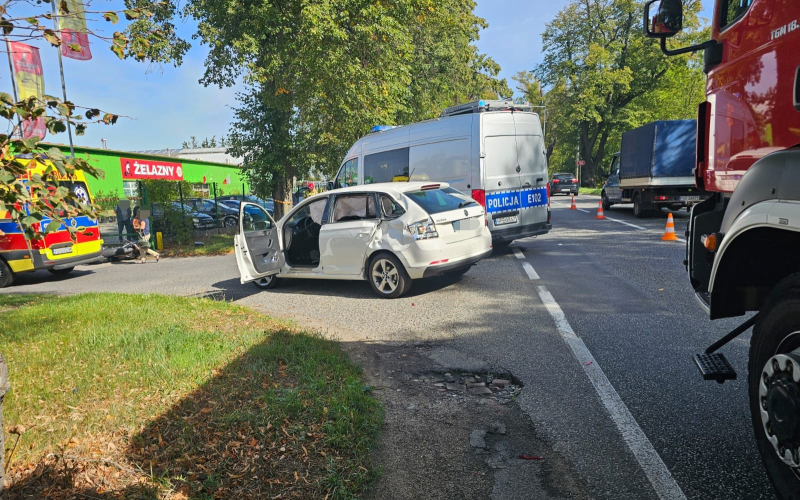 3/4 Wypadek na Walczaka. Zderzenie motocyklisty i Skody