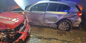 Wypadek na Warszawskiej. Zderzenie Mitsubishi i BMW