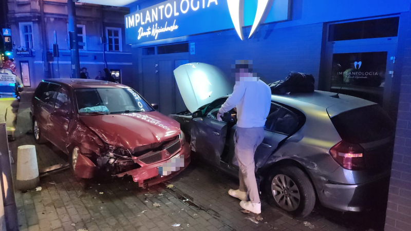 2/8 Wypadek na Warszawskiej. Zderzenie Mitsubishi i BMW