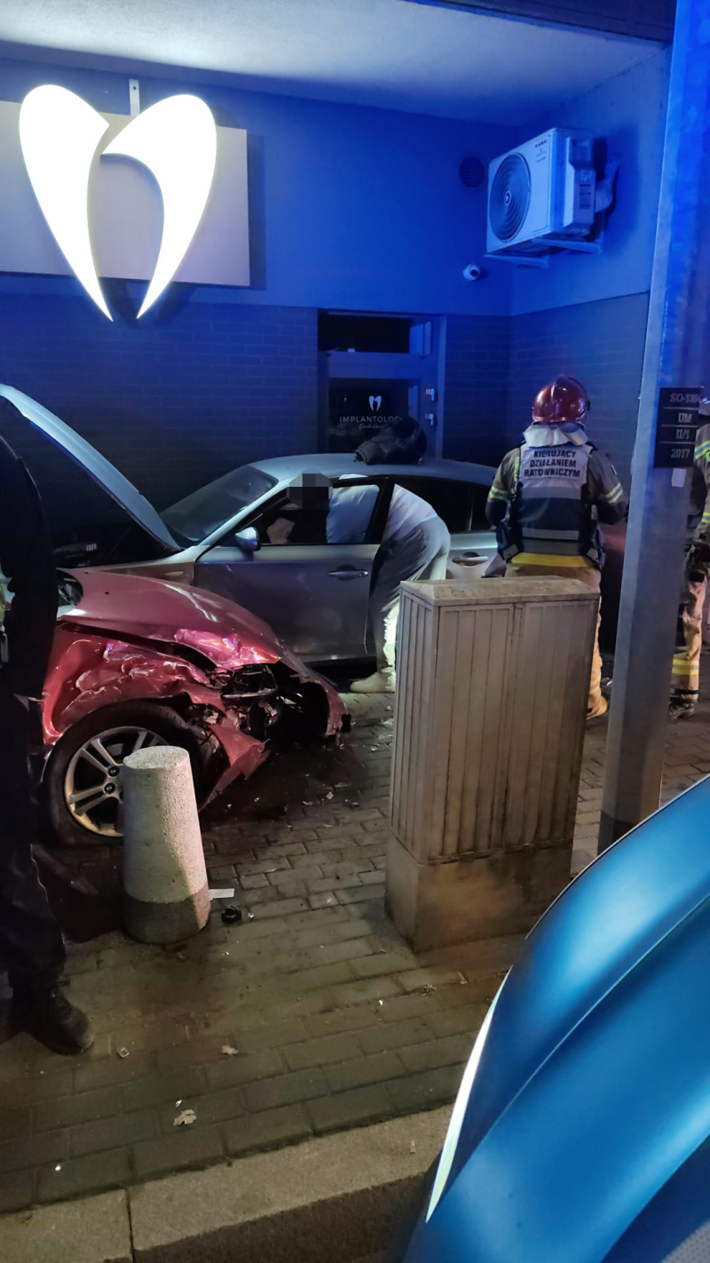 4/8 Wypadek na Warszawskiej. Zderzenie Mitsubishi i BMW