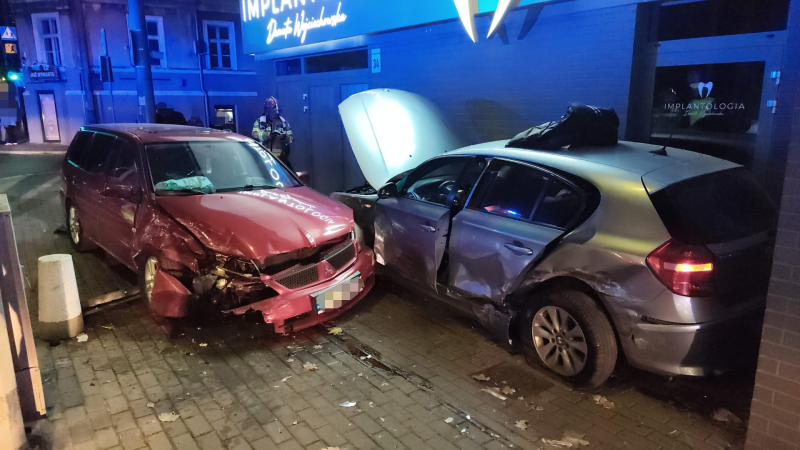 2/9 Wypadek na Warszawskiej. Zderzenie Mitsubishi i BMW