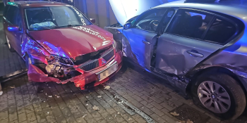 Wypadek na Warszawskiej. Zderzenie Mitsubishi i BMW