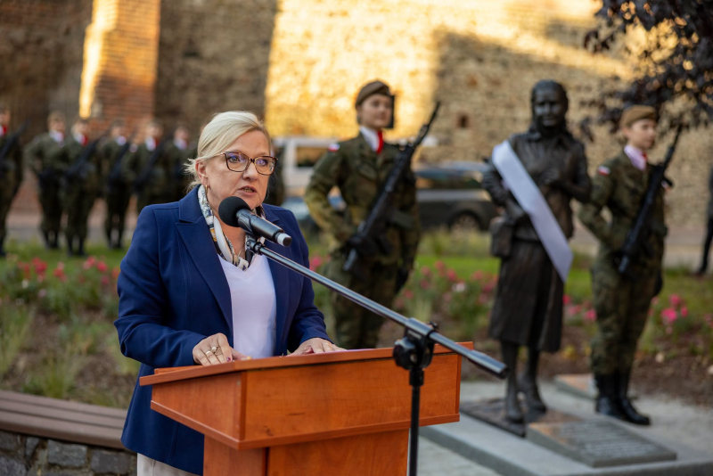 9/15 Odsłonięcie pomnika Danuty Siedzikówny-Inki w Gorzowie
