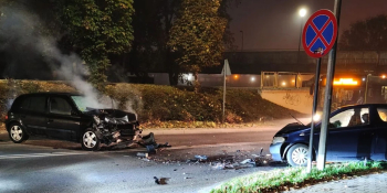 Czołówka dwóch osobówek na Fabrycznej