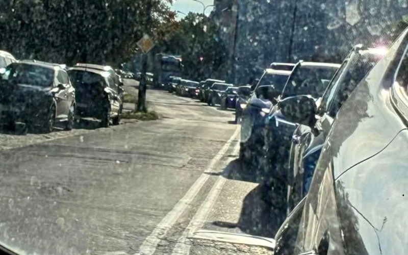 2/4 Zamknięta Wawrzyniaka. Ogromne korki na Zawarciu