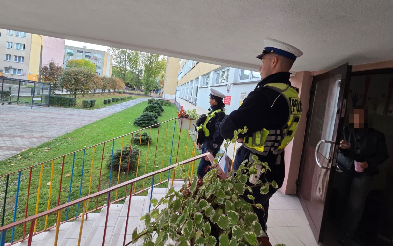8/8 Policyjne patrole przed szkołami w Gorzowie