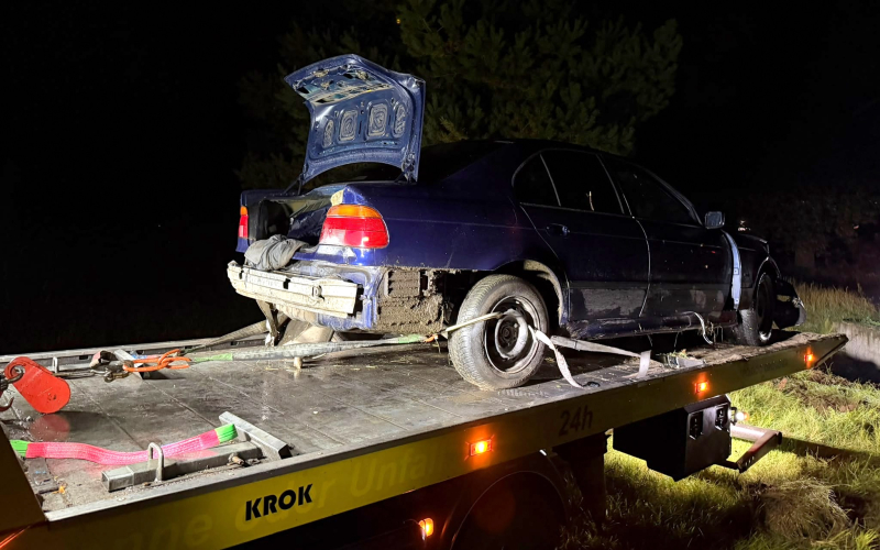 3/4 Kierowca BMW uderzył w dom i przepust w Lubiszynie