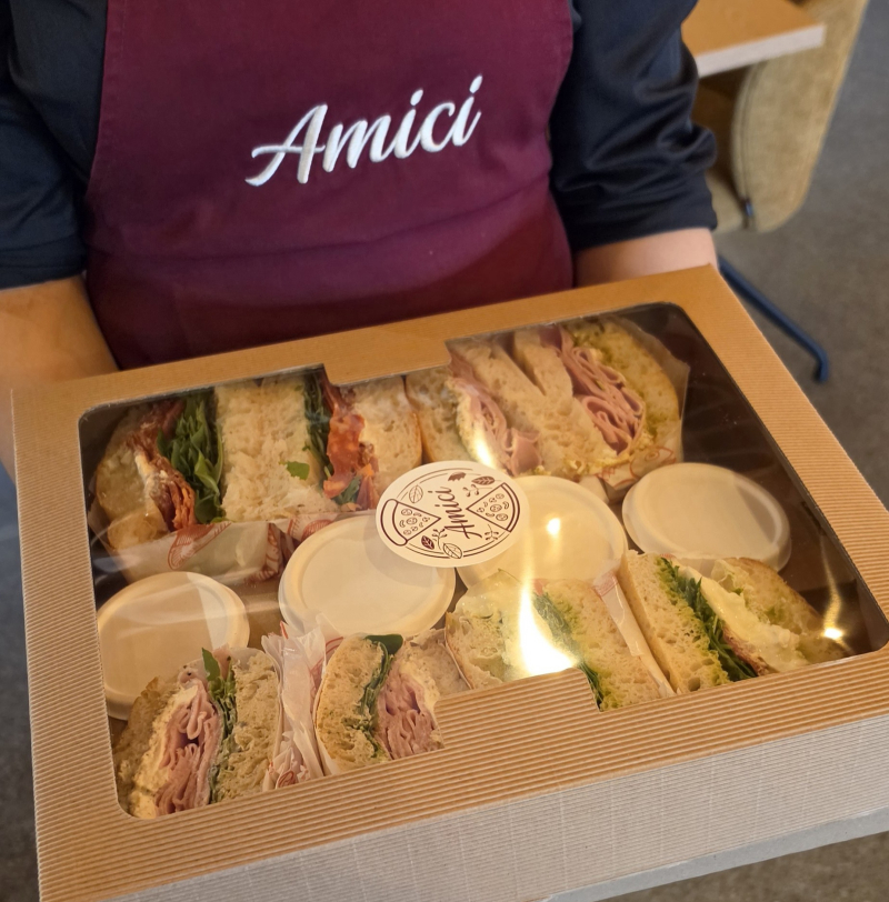 4/6 Restauracja Amici. Nowe miejsce z autentyczną pizzą neapolitańską i włoskimi produktami