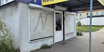 Zlikwidowane automaty w dawnym warzywniaku 