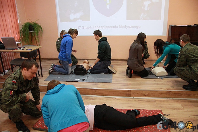 4/22 Gorzów: ZS Ekonomicznych - Zajęcia z wojskowego ratownictwa medycznego