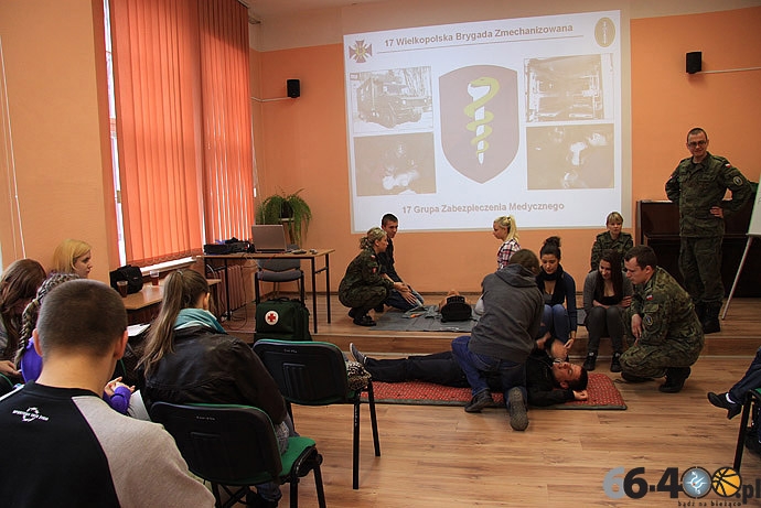 19/22 Gorzów: ZS Ekonomicznych - Zajęcia z wojskowego ratownictwa medycznego