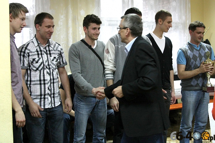 11/25 Zakończenie amatorskiej ligi siatkowej