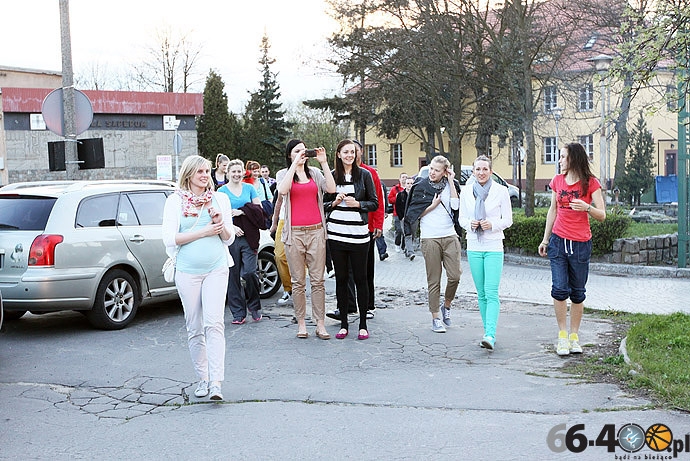 4/33 Kibice podziękowali koszykarkom