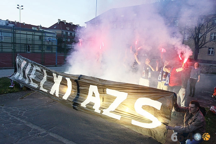 6/33 Kibice podziękowali koszykarkom