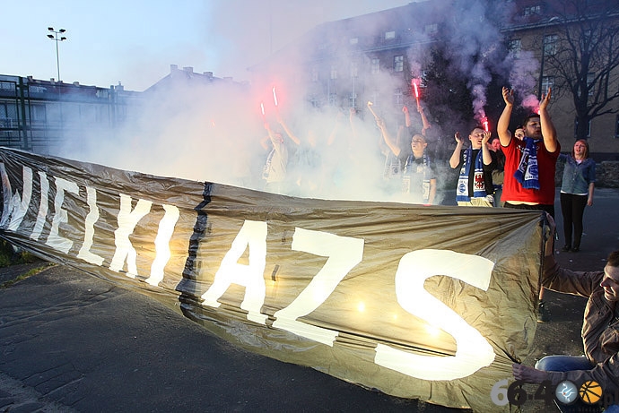 9/33 Kibice podziękowali koszykarkom