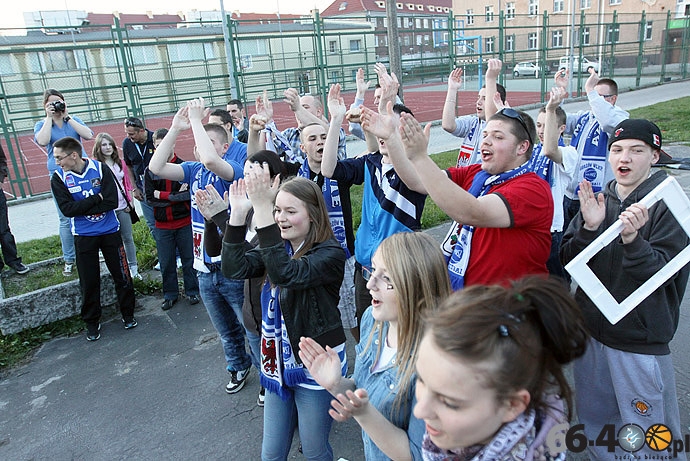 29/33 Kibice podziękowali koszykarkom