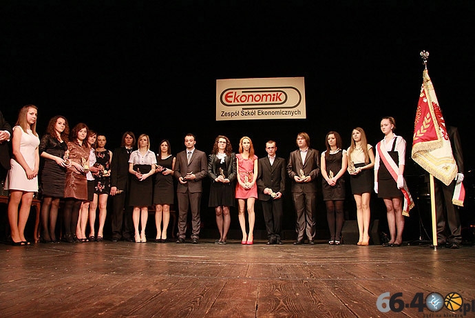 16/30 Gorzów ZS Ekonomicznych: Zakończenie roku maturzystów