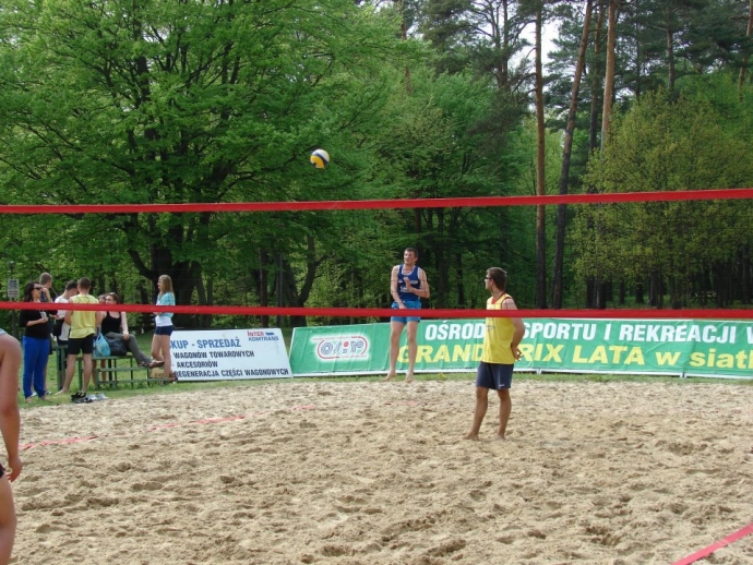 8/40 3 Maja - Turniej siatkówki plażowej - Nierzym