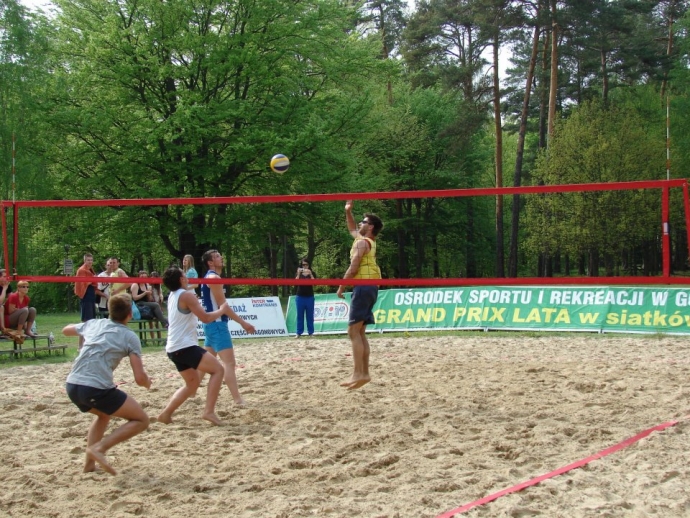 9/40 3 Maja - Turniej siatkówki plażowej - Nierzym
