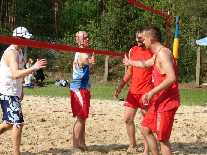 22/40 3 Maja - Turniej siatkówki plażowej - Nierzym