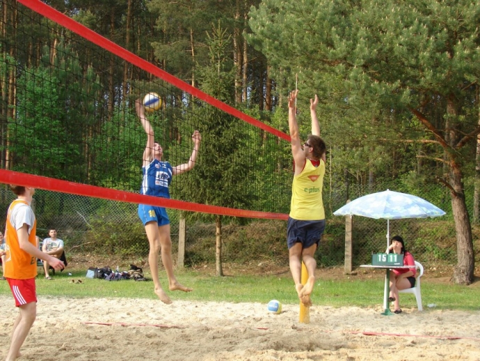 29/40 3 Maja - Turniej siatkówki plażowej - Nierzym