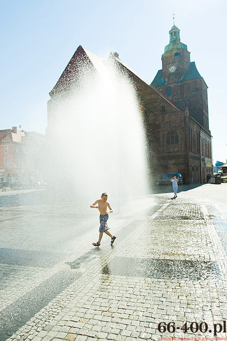 2/13 Gorzów: Kurtyna wodna na Starym Rynku