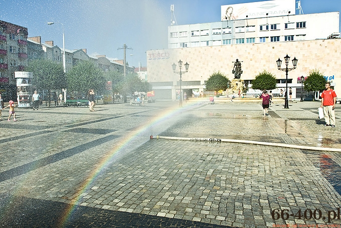 8/13 Gorzów: Kurtyna wodna na Starym Rynku