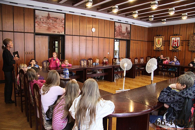 4/16 Gorzów: Wizyta dzieci w Urzędzie Miasta Gorzowa w ramach zajęć wakacyjnych