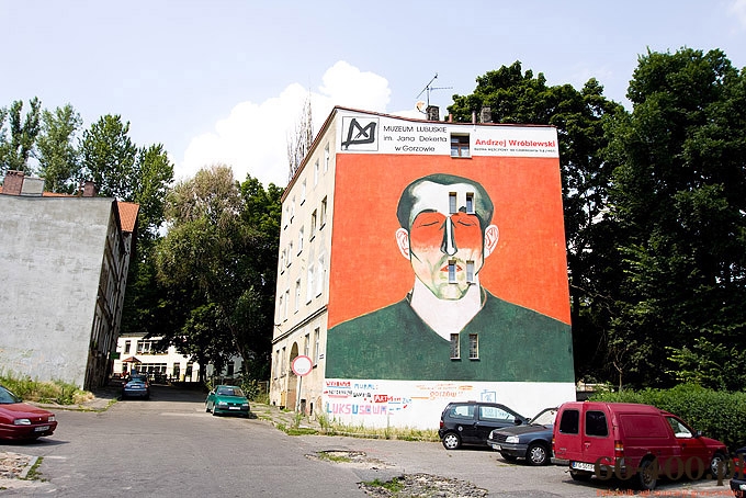 1/8 Gorzów: Mural - Głowa mężczyzny na czerwonym tle