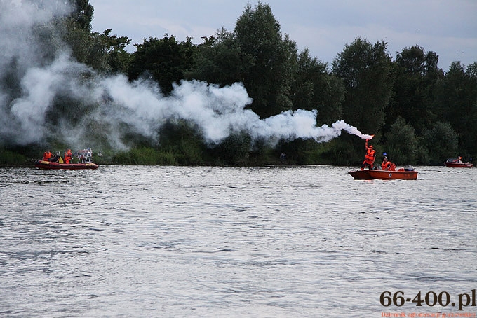 15/29 Gorzów:  Ćwiczenia ratownicze służb mundurowych na Warcie