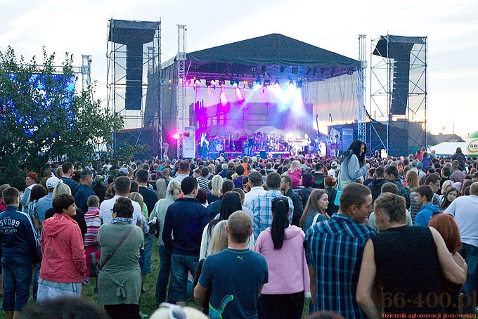 8/16 Deszczno: VI Święto Pieczonego Kurczaka