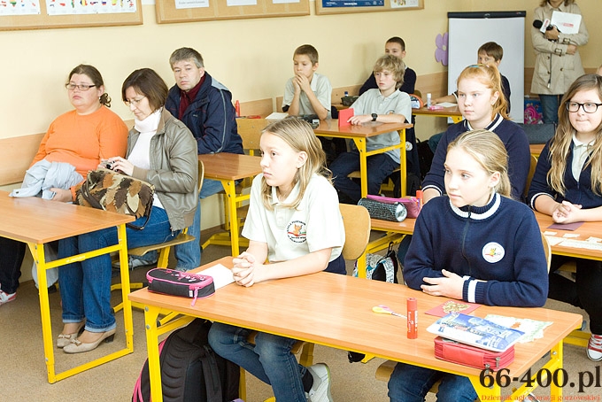 5/16 Gorzów: SP15 - Malowanie Bożonarodzeniowych kartek dla polskich żołnierzy w Afganistanie