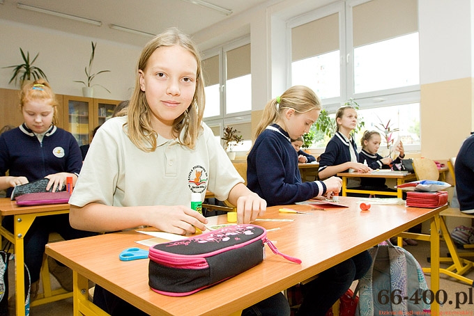 9/16 Gorzów: SP15 - Malowanie Bożonarodzeniowych kartek dla polskich żołnierzy w Afganistanie