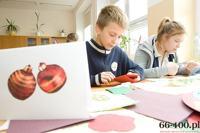 10/16 Gorzów: SP15 - Malowanie Bożonarodzeniowych kartek dla polskich żołnierzy w Afganistanie