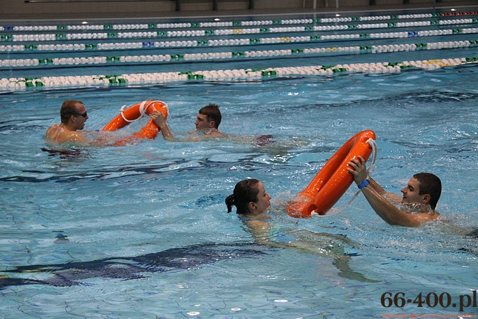 8/38 Gorzów: Pływackie zawody VIP-ów - 
