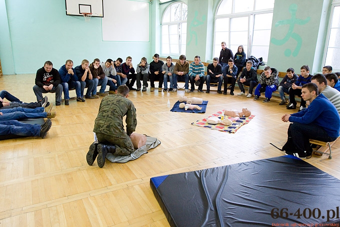 7/11 Gorzów: ZS Elektrycznych - Kurs pomocy przedmedycznej z wojskowymi ratownikami medycznymi z Międzyrzecza