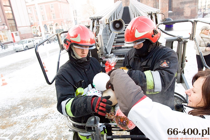 14/16 Gorzów: Przedszkolaki ubrały choinkę