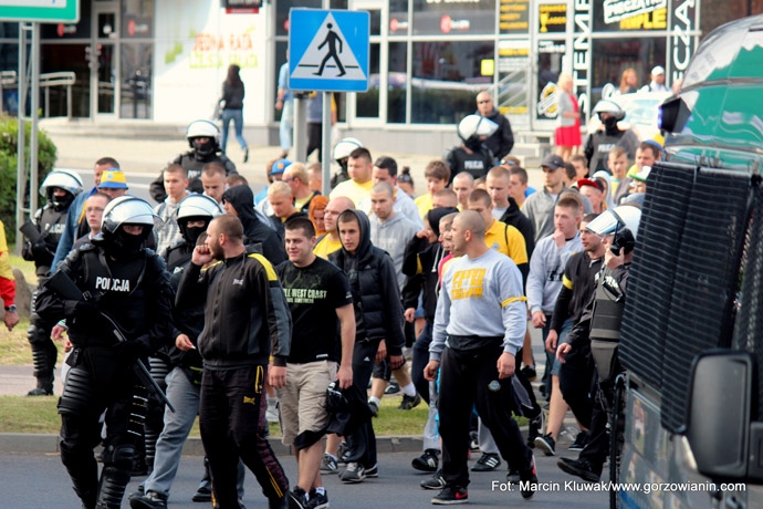 8/8 Derbowy marsz kibiców Stali Gorzów