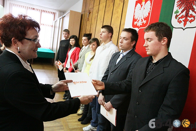 15/16 Młodzi sportowcy nagrodzeni