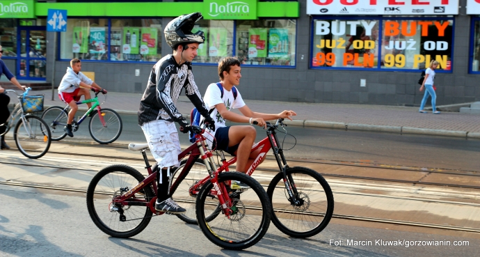 4/5 Wystartowała masa rowerzystów
