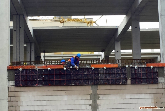 13/16 Na Manhattanie praca wre