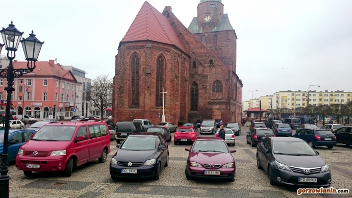 5/11 Księża niczym święte krowy - parkują gdzie chcą?